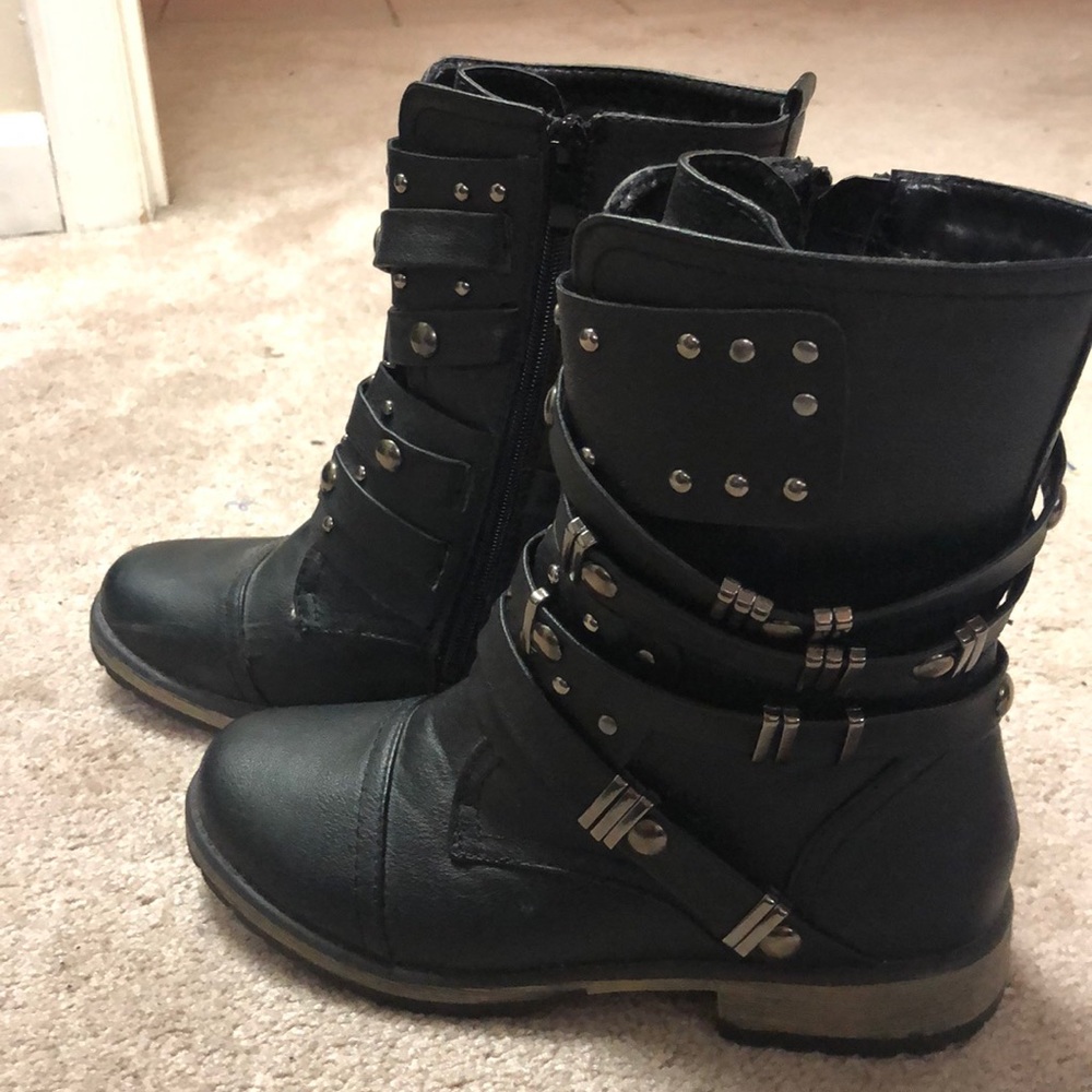 Shoes size 7